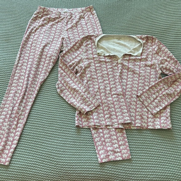 Roller rabbit pajamas 
Size small 
Pink elephants 
Preppy - Picture 1 of 4